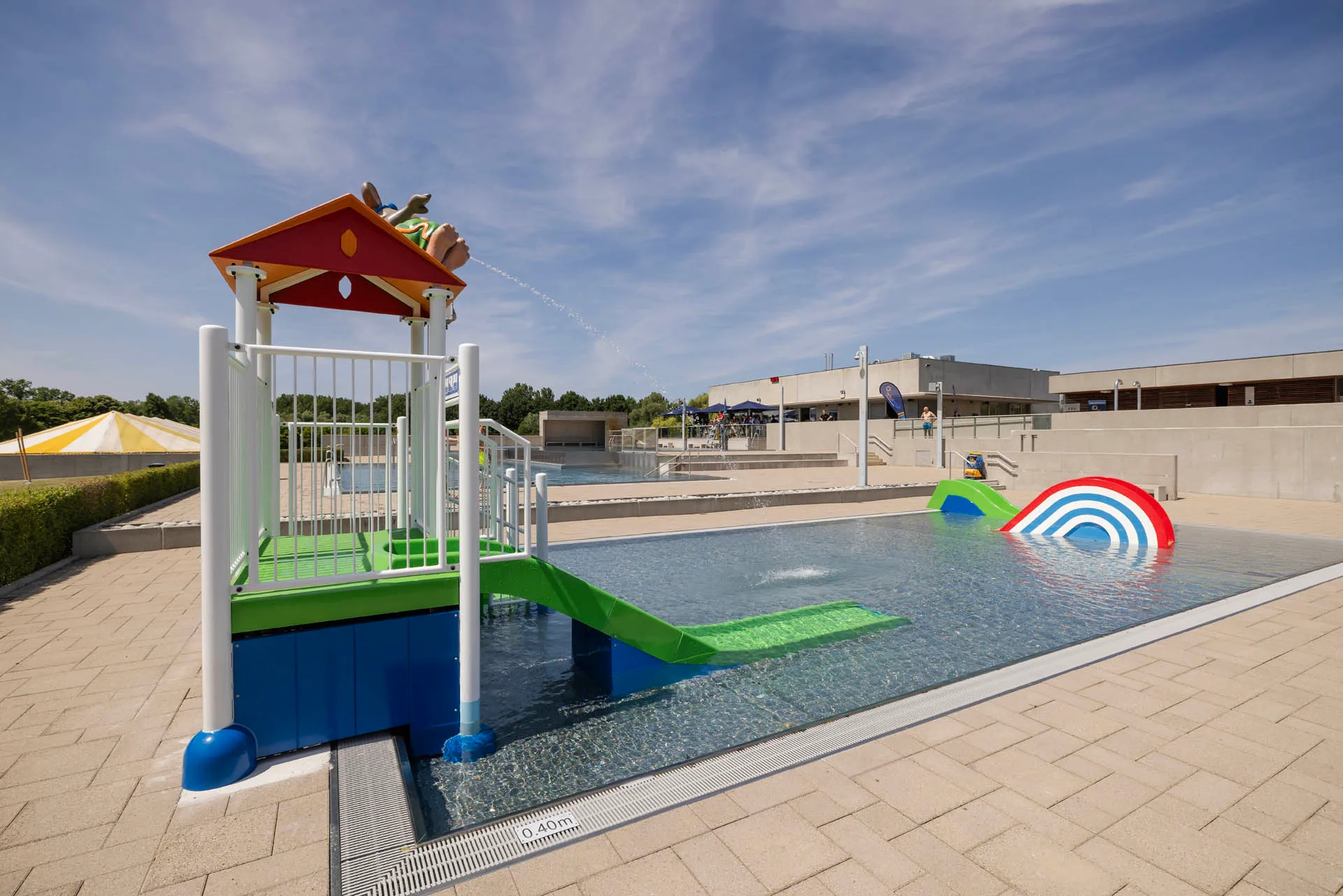 Glijbaan met water in een Sportoase zwembad