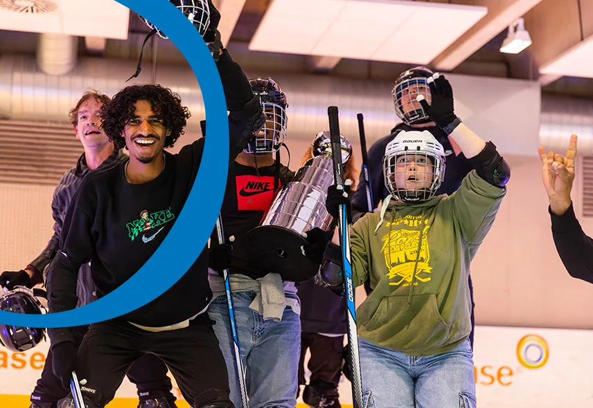 Jonge hockeyers tijdens een sportclubtraining